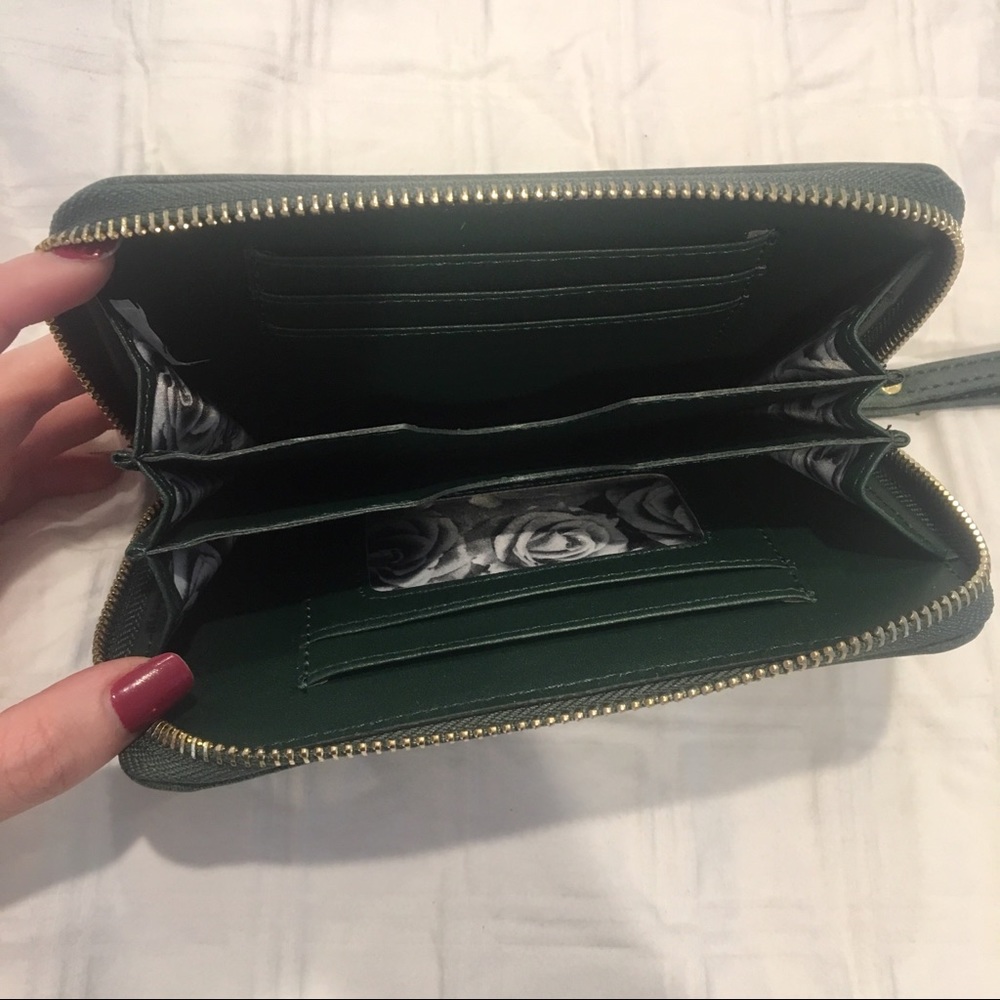 Green Textured Wallet - Picture 4 of 5